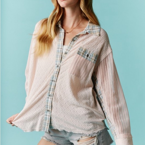 Fantastic Fawn NIP Mixed Lace and Plaid Button Down Top - Picture 2 of 5